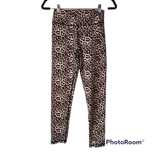 Zyia Brilliant Leopard Scrunchy butt Leggings - Picture 1 of 16